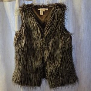 MAX STUDIO Faux Fur Vest in Brown and Gray. MED